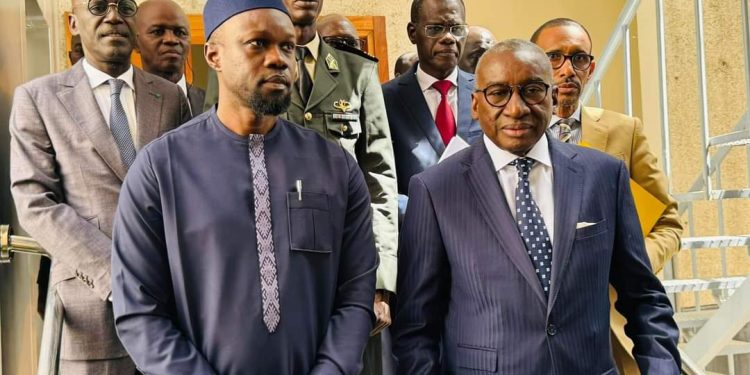 Passation de service : Sidiki Kaba passe la main à Ousmane Sonko