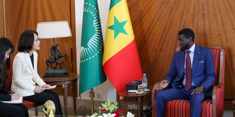 Sommet Corée-Afrique : Diomaye Faye reçoit son invitation des mains de Kang In-sun