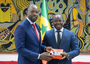 Ousmane Sonko : «J’ai reçu un échantillon de la première extraction de pétrole du champ de Sangomar»