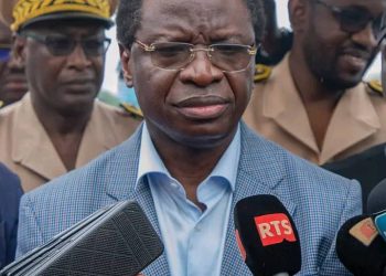 Le Ministre de l&rsquo;Industrie et du Commerce supervise l&rsquo;incinération de 701 tonnes de produits périmés