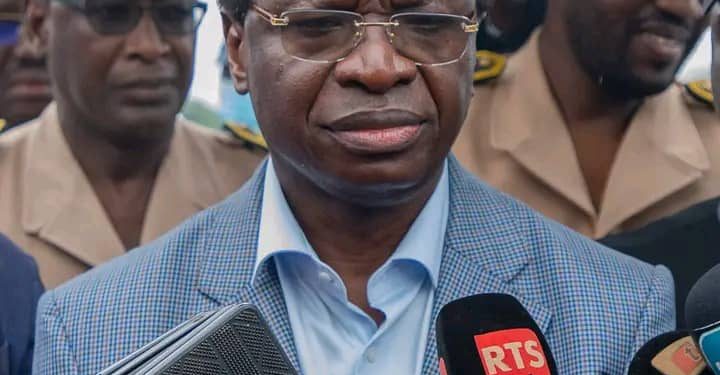 Le Ministre de l’Industrie et du Commerce supervise l’incinération de 701 tonnes de produits périmés