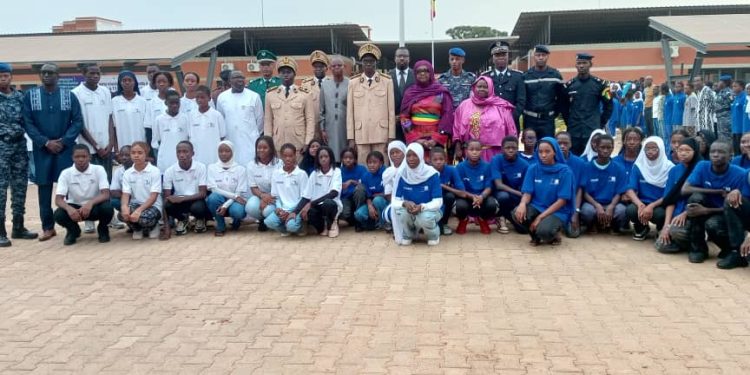 Levée des couleurs à l’école d’excellence LYNAQE de Sédhiou sous la présidence du Gouverneur Diadia Dia