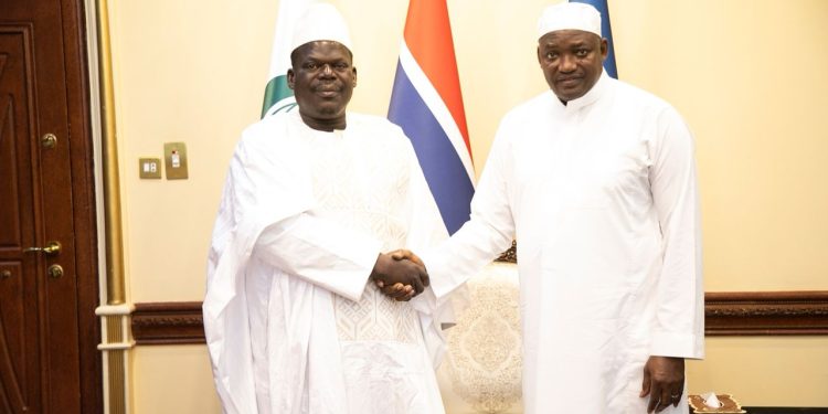 Le maire de Nguékokh Pape Songho Diouf reçu par Adama Barrow