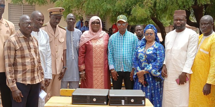 Le Conseil départemental de Sédhiou équipe le lycée de Marsassoum de 50 tables-bancs et 10 unités centrales
