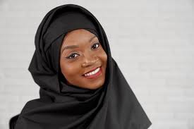 FEMMES VOILEES FACE AUX REGARDS SOCIAUX