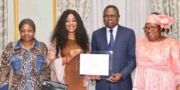 Ngueto Tiraïna Yambaye : Le triomphe de l&rsquo;Excellence Tfricaine couronné par Deux Distinctions historiques